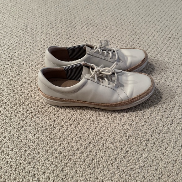 clarks tie shoes - Picture 3 of 6